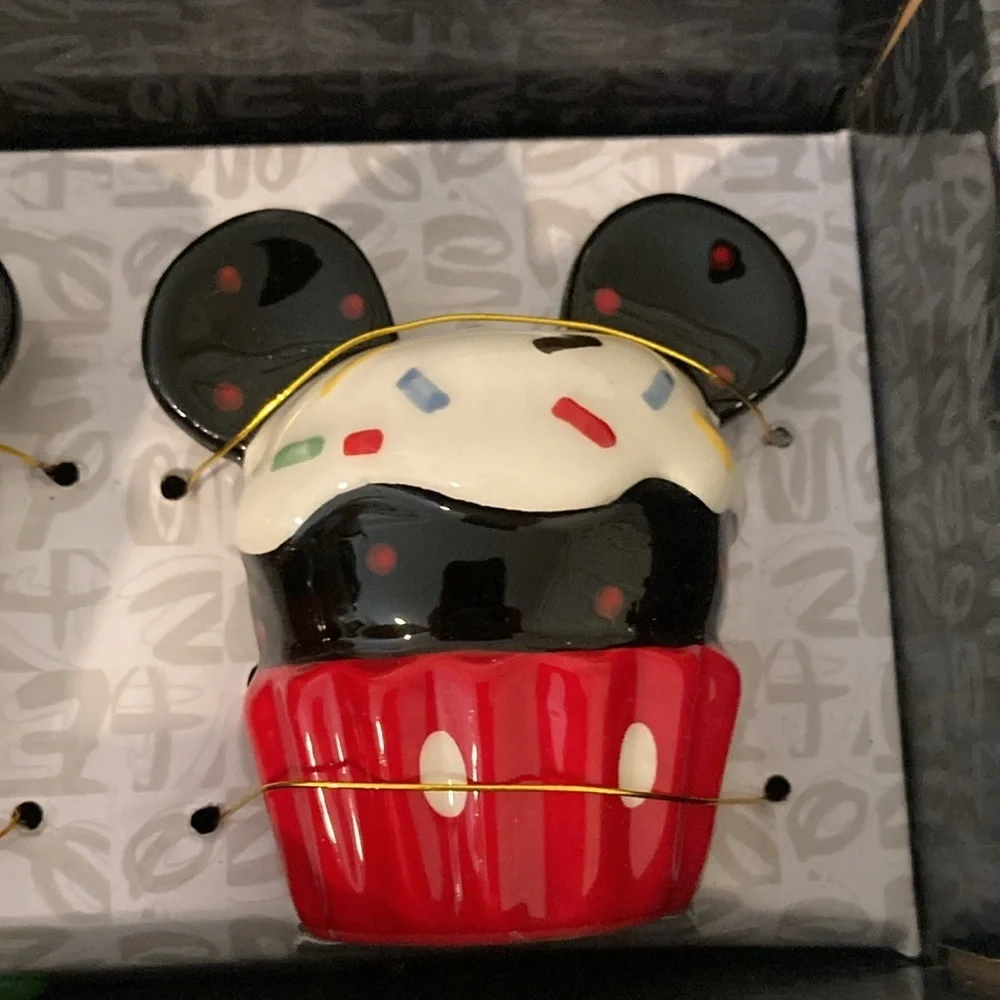 Disney Mickey and Minnie Mouse Cupcake Shakers
